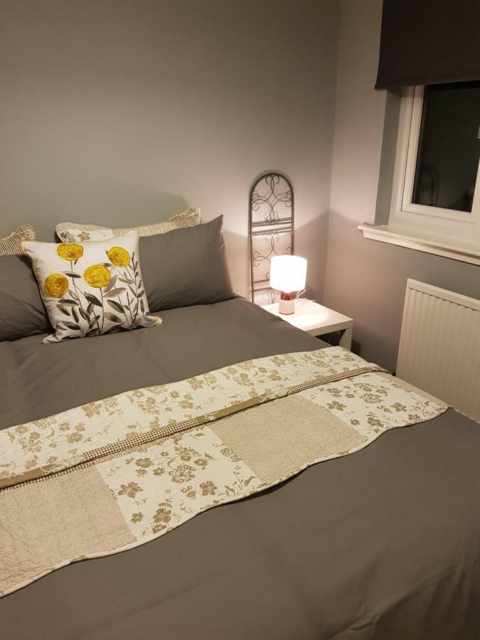 Three Bedroom House Pet Friendly Superfast Wifi 200Mbps Stirling Eksteriør bilde